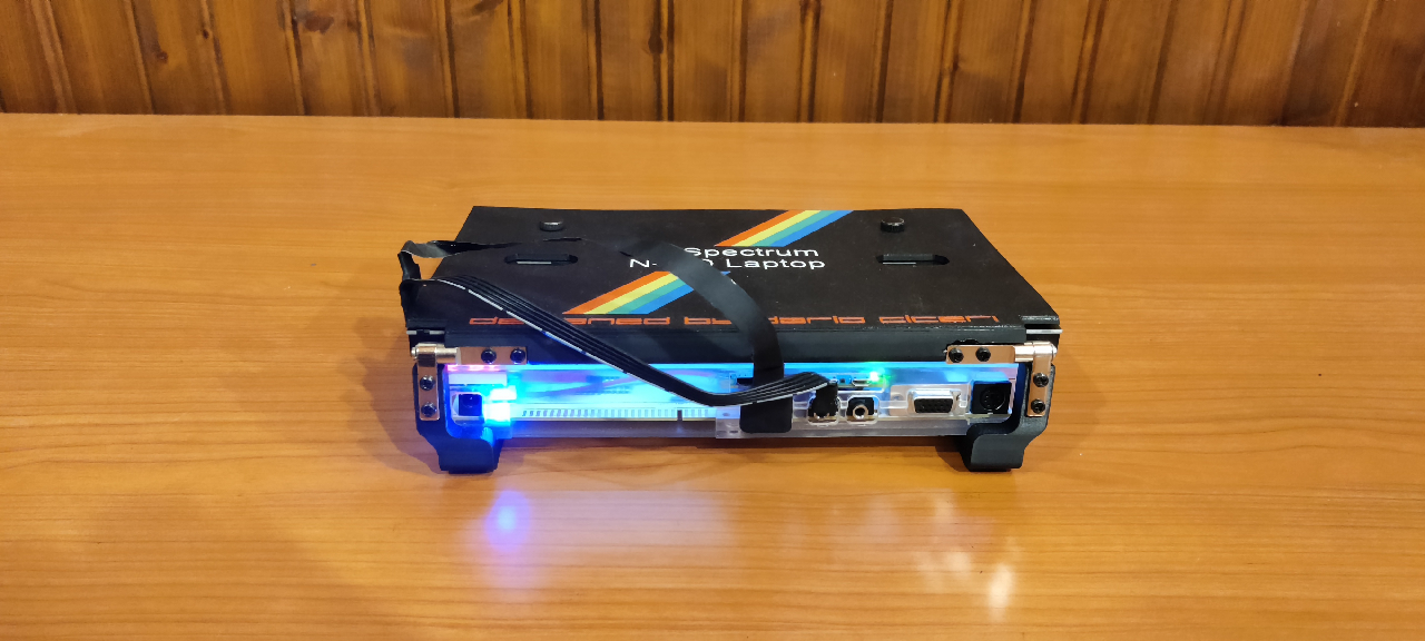 N-GO Laptop - Vista posteriore